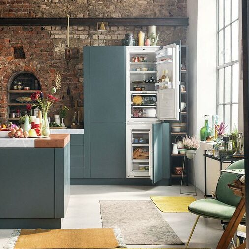 MCIM02657942_M-1-018_ContentTextMedia_16-9_full-width_50-_fridge-freezers_kitchen